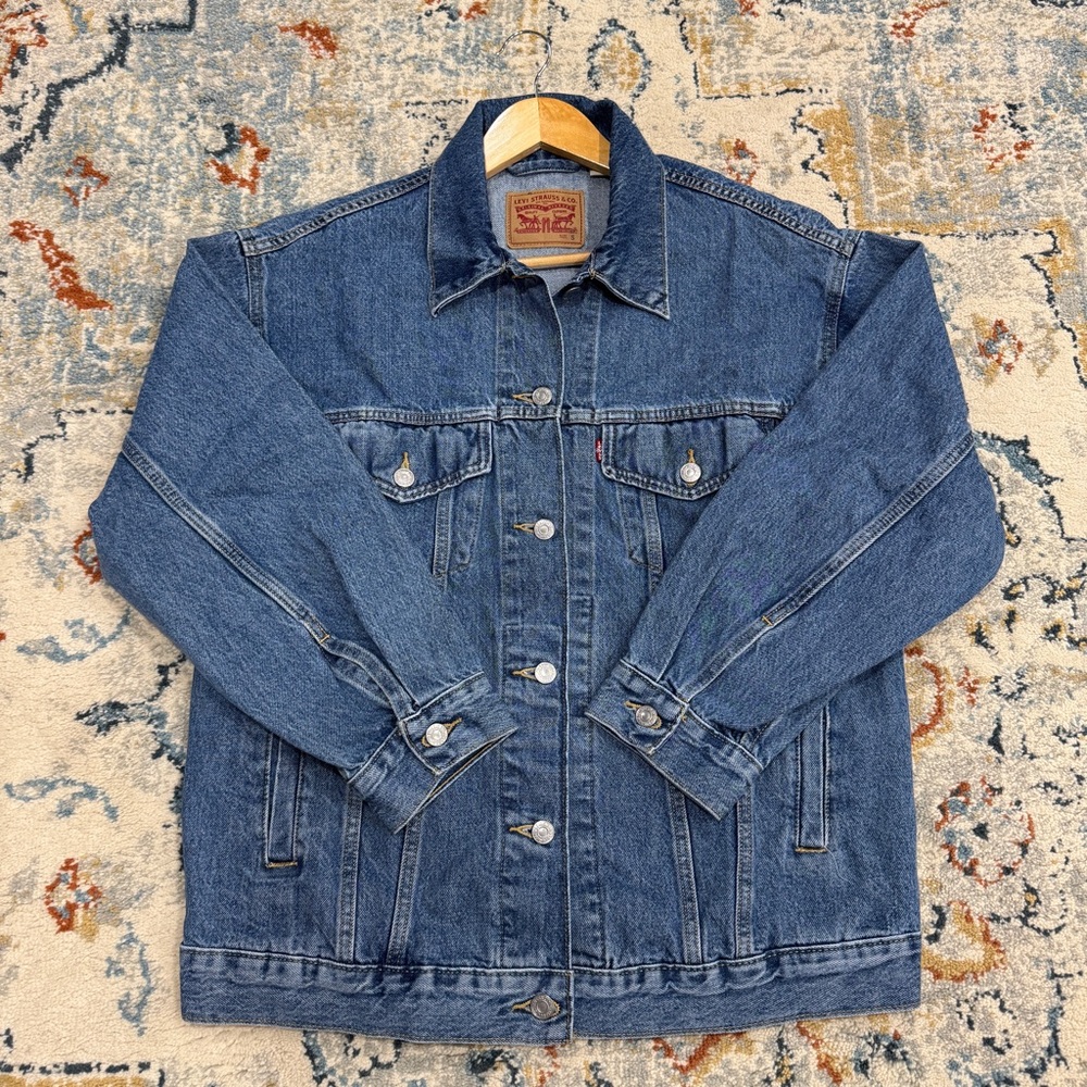 Levi’s Baggy Trucker Jean Jacket  size Small